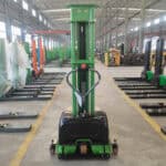 Apilador autocargable totalmente eléctrico de 700 a 1500 kg miniatura 2